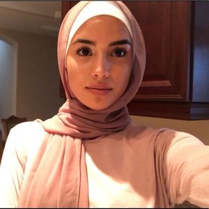 Meet your Posher, Aminia